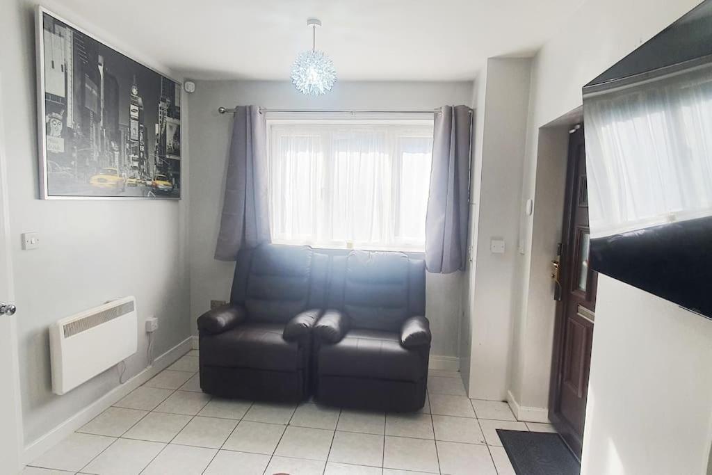Lister Park Bradford Stylish 1Bed Coach House - Quiet & Tranquil Cottage & Parking Exterior photo