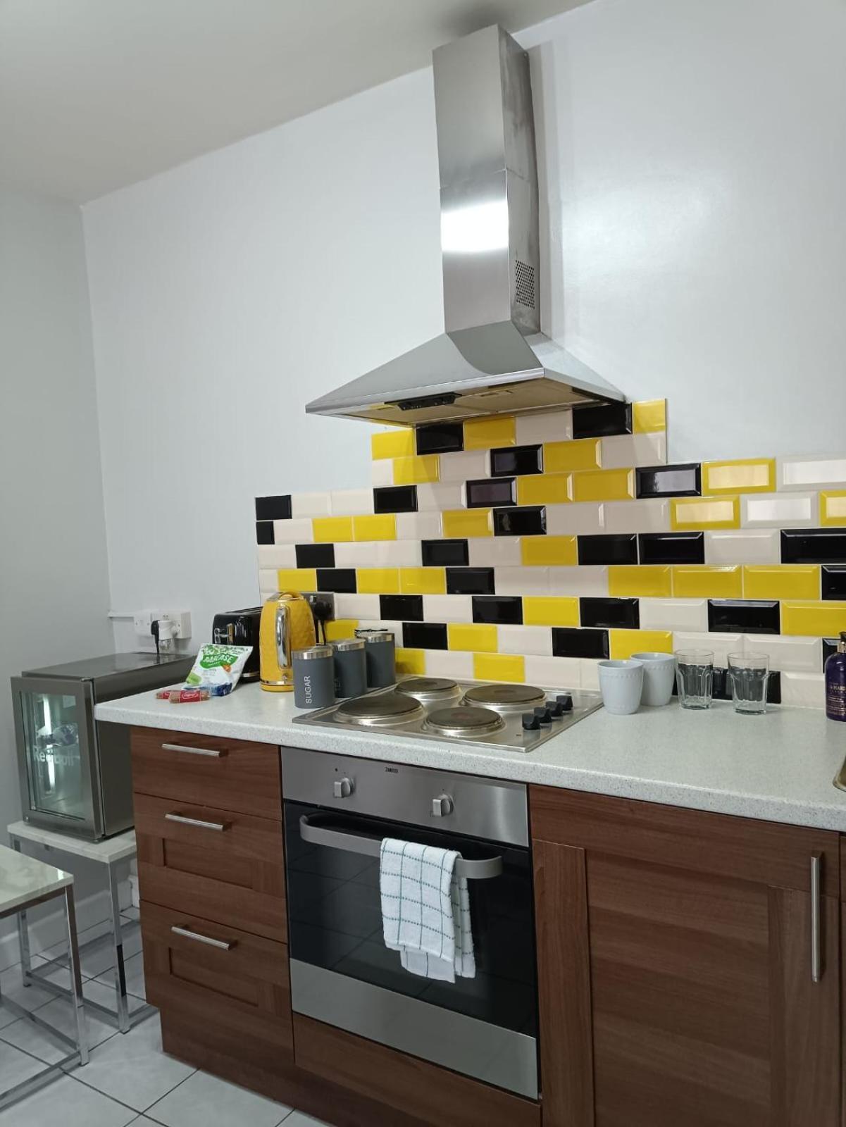 Lister Park Bradford Stylish 1Bed Coach House - Quiet & Tranquil Cottage & Parking Exterior photo